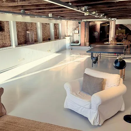 فندق مبيت وإفطار Top-notch Space Along Canal In Historic Centre