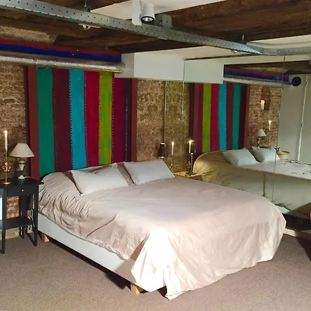 Top-notch Along Canal In Historic Centre Bed & Breakfast 2*