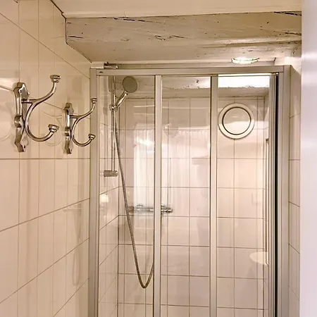 Panzió Top-notch Along Canal In Historic Centre 4*