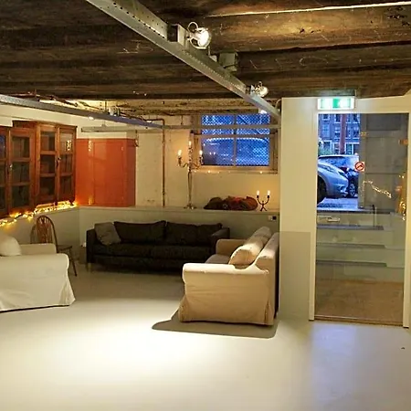 Top-notch Space Along Canal In Historic Centre Bed & Breakfast