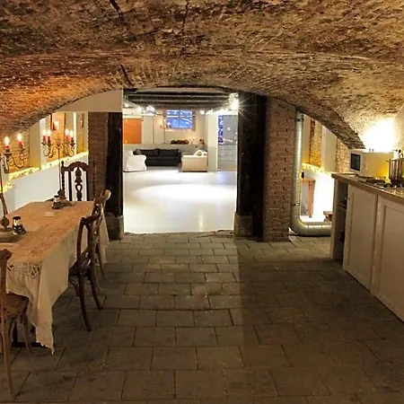 Top-notch Space Along Canal In Historic Centre Bed & Breakfast 4*
