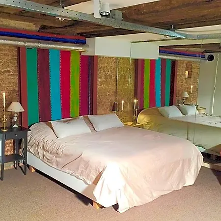 Top-notch Space Along Canal In Historic Centre Bed & Breakfast Amsterdam