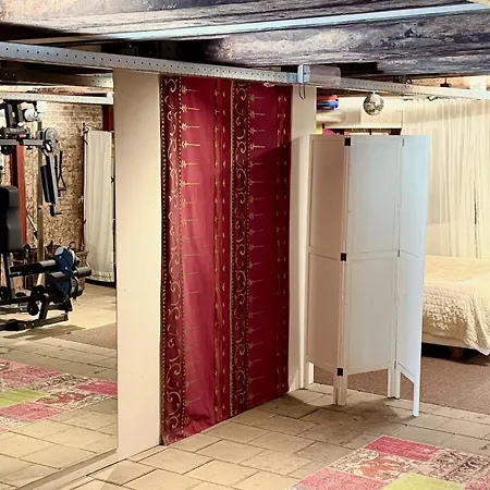 Top-notch Space Along Canal In Historic Centre Bed & Breakfast