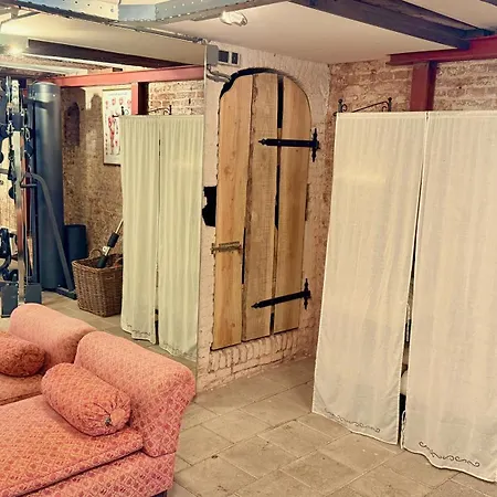 Top-notch Space Along Canal In Historic Centre 4* Amsterdam
