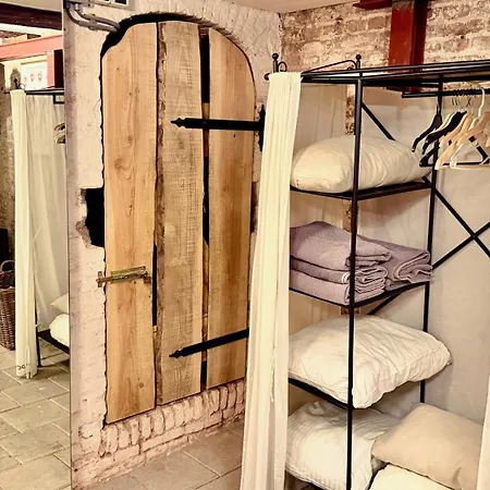 Top-notch Space Along Canal In Historic Centre Bed & Breakfast Amsterdam